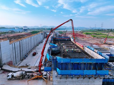湖南常德青山樞紐項(xiàng)目取得關(guān)鍵進(jìn)展 船閘閘首全部封頂，混凝土切割技術(shù)顯成效